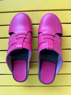 Maguba - Cute Custom Hot Pink Clogs!